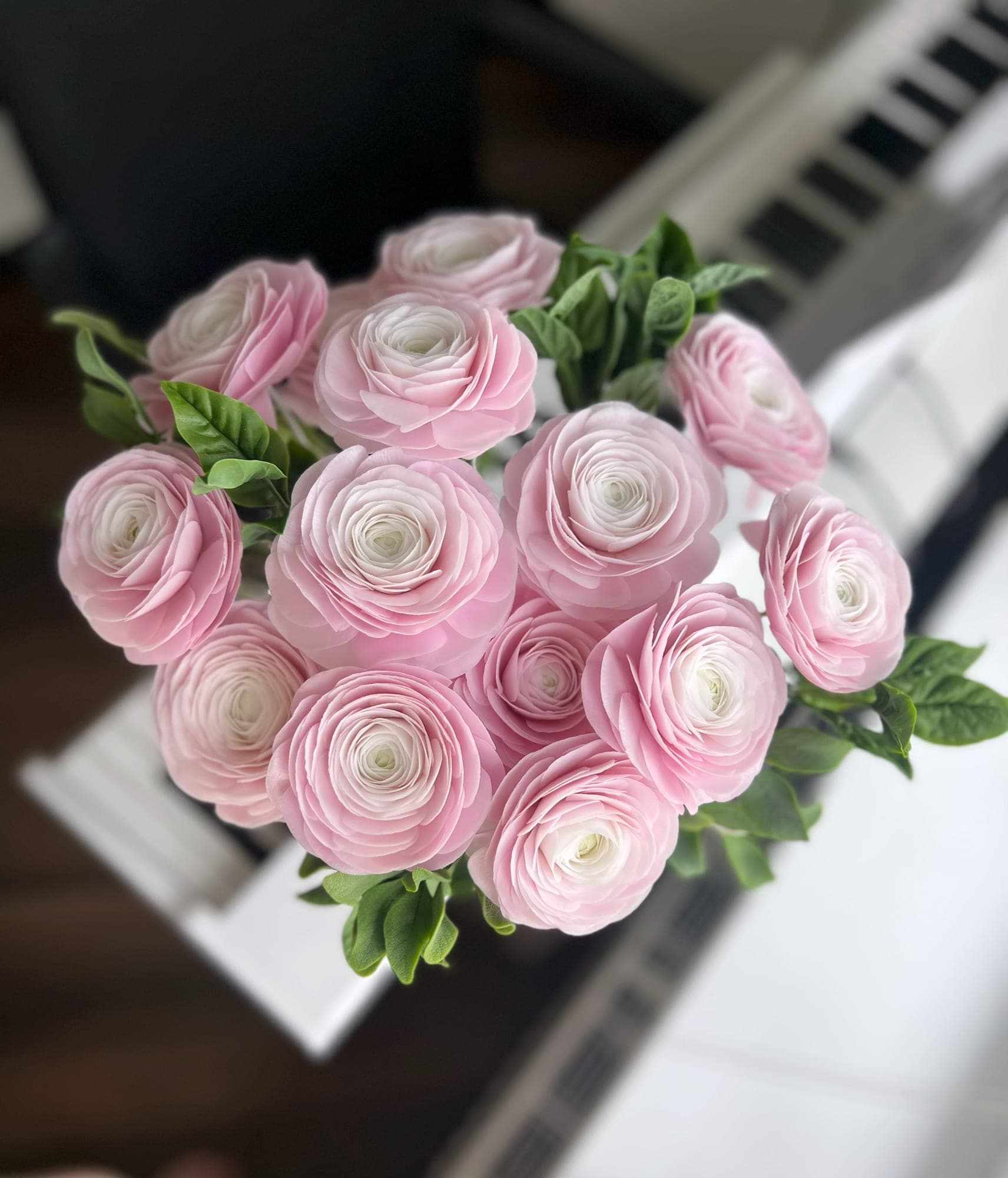 Купол из розовых ранункулюсов