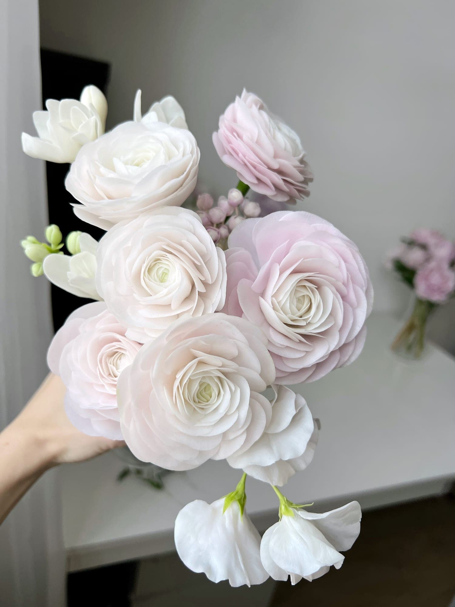 Ранункулюсы и фрезия